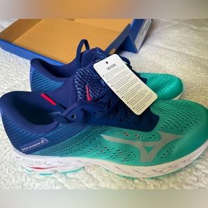 Brand new size 6 Mizuno Wave Shadow 3.